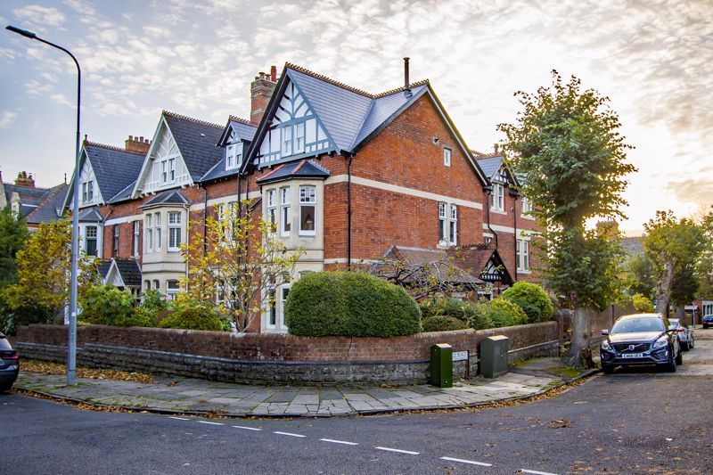 2 bed flat for salePlymouth Road, Penarth CF64