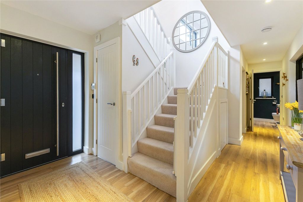 Additional image 14 of 5 bed detached house for saleHeather Gardens, Newbury, Berkshire RG14