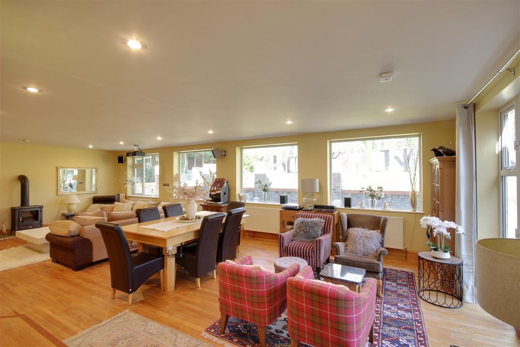 Additional image 2 of 6 bed detached house for saleWoodlands Rise, North Ferriby HU14