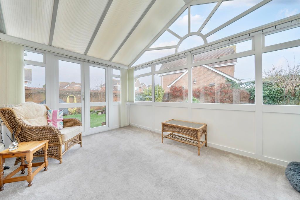 4 bed detached house for saleDarwin Close, Lee-On-The-Solent PO13 photo 5