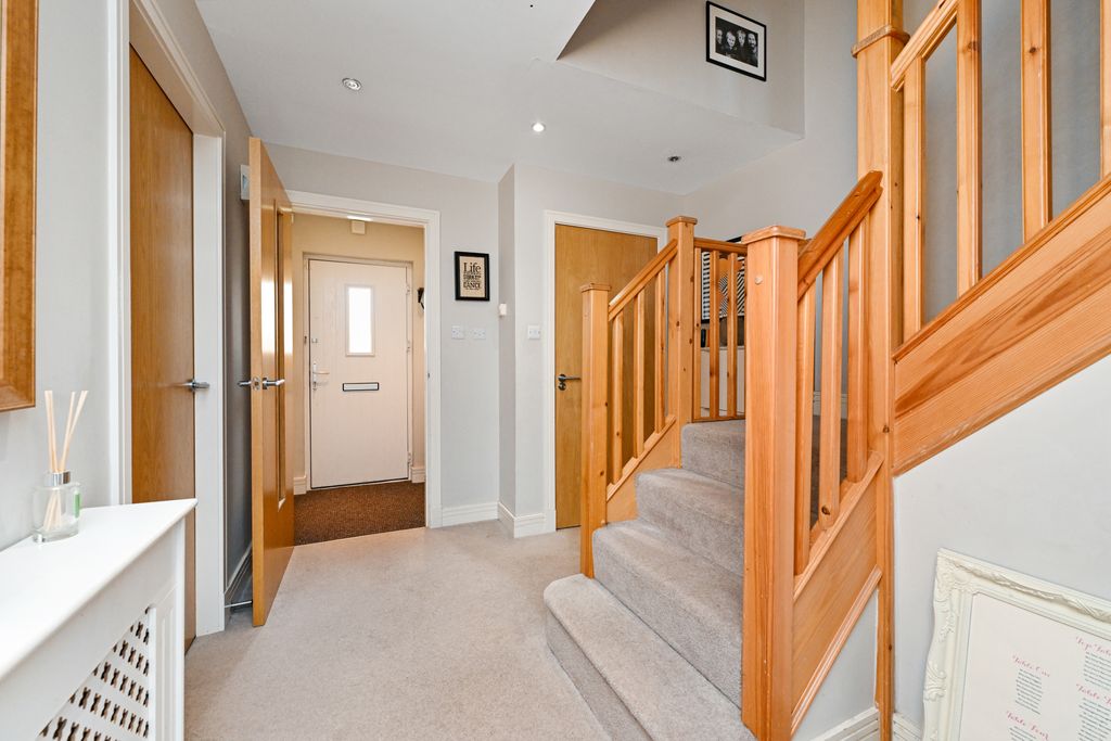 Additional image 19 of 4 bed town house for sale70 Burnbrae Road, Bonnyrigg EH19