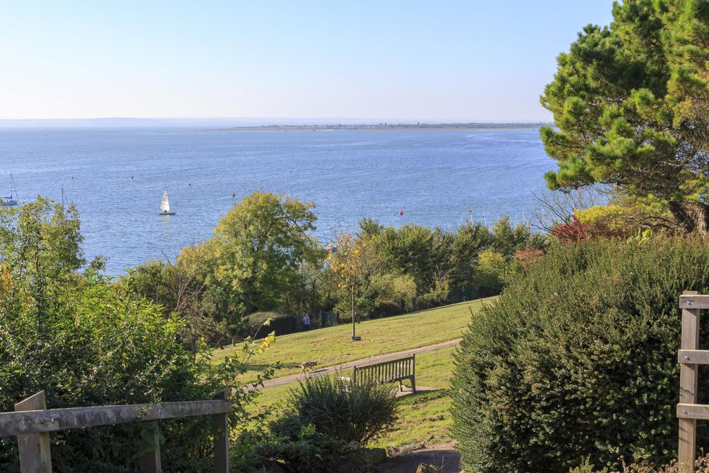 Additional image 9 of 1 bed flat for saleThe Grand Apartments, Leigh-On-Sea SS9