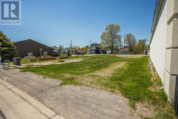 182 & 184 Main ST