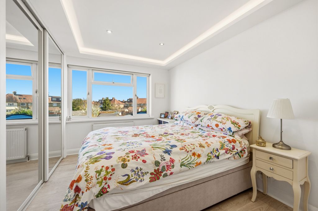 Additional image 10 of 4 bed semi-detached house for saleMonkleigh Road, Morden SM4
