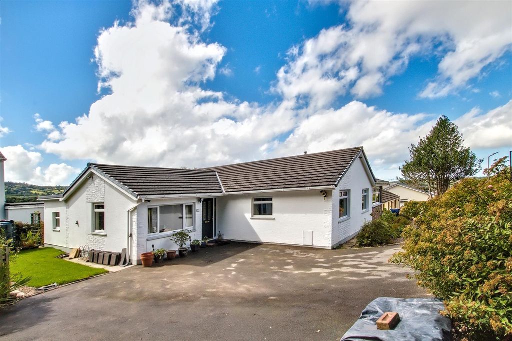 4 bed bungalow for salePentrehedyn, Adpar, Newcastle Emlyn SA38
