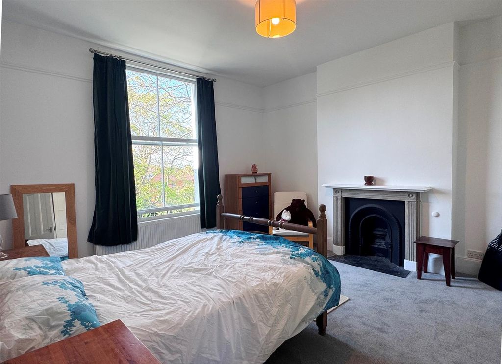 Additional image 16 of 5 bed semi-detached house for saleNewtown Road, Newbury RG14