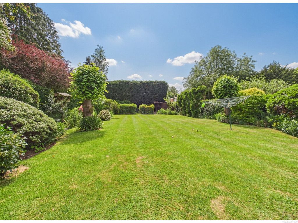 6 bed detached house for saleMeadowcourt Road, Leicester LE2 photo 5