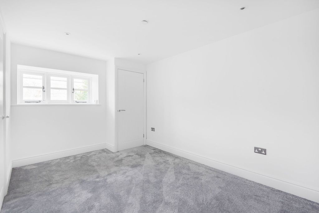 Additional image 4 of 2 bed flat for saleChipping Street, Tetbury GL8