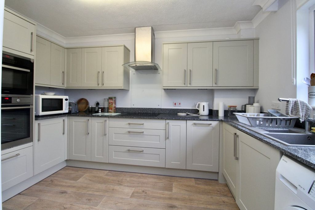Additional image 3 of 2 bed flat for saleBelmore Lane, Lymington SO41