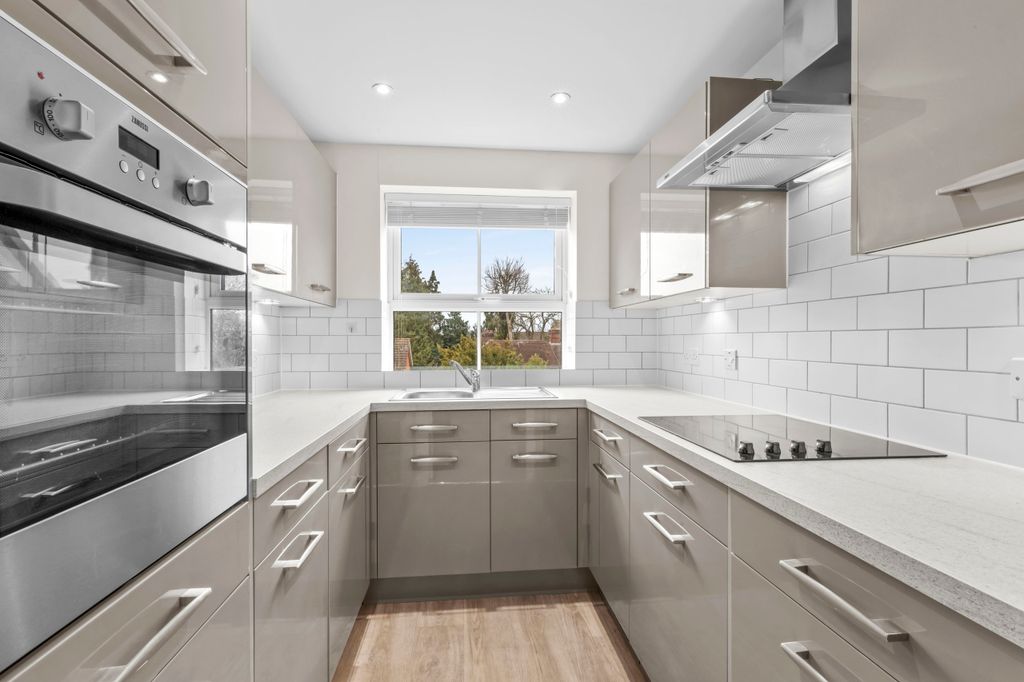 Additional image 3 of 1 bed flat for salePeel Lodge, Dean Street, Marlow, Buckinghamshire SL7