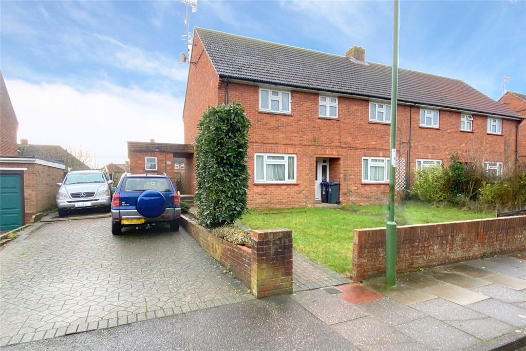 2 bed flat for saleFetherston Road, Lancing, West Sussex BN15