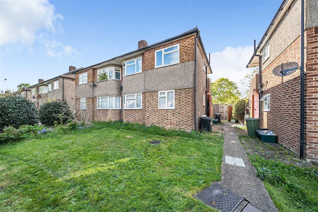2 bed maisonette for saleTransmere Road, Petts Wood BR5