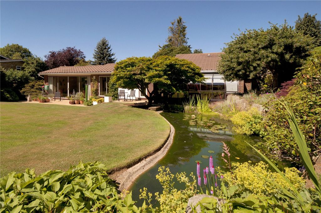 3 bed bungalow for saleHeath Road, Maidstone, Kent ME16