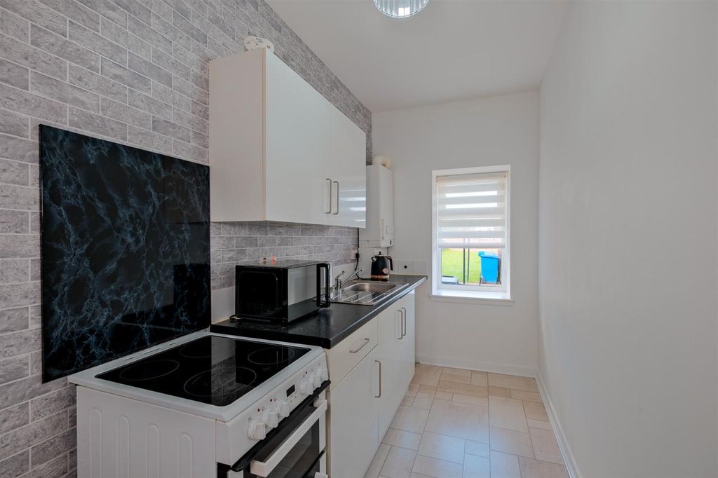 2 bed flat for saleLow Waters Road, Hamilton ML3 photo 5