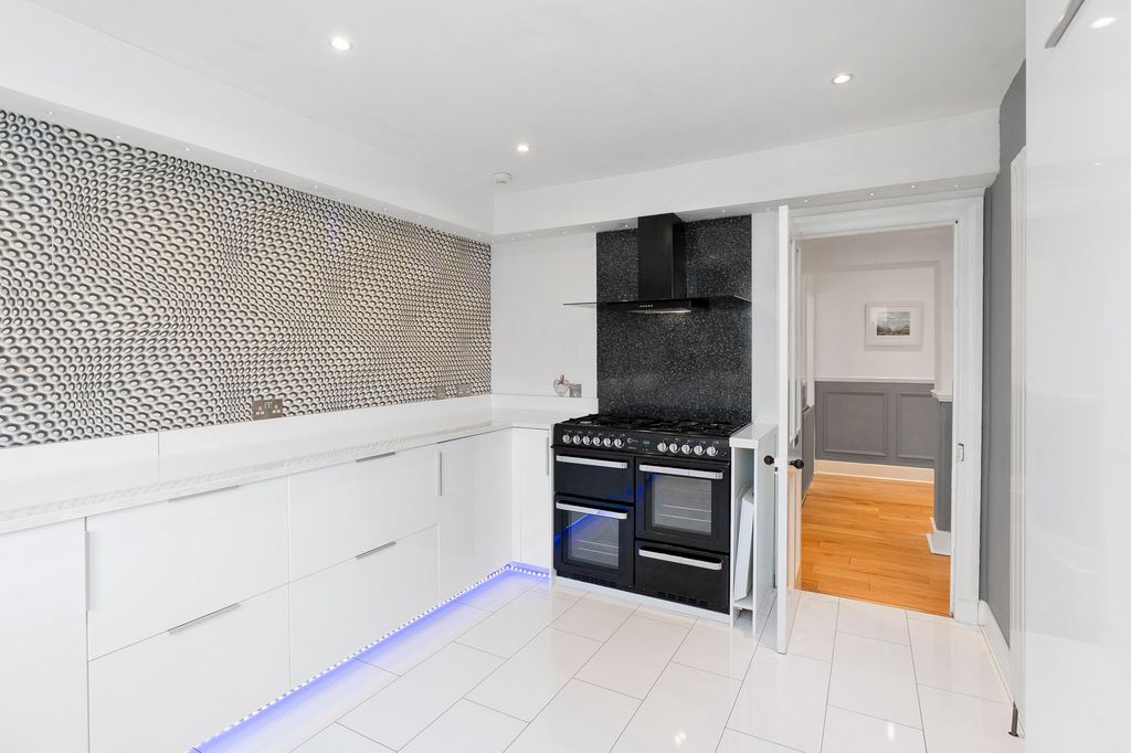 Additional image 6 of 5 bed town house for sale48 St. Baldreds Road, North Berwick EH39
