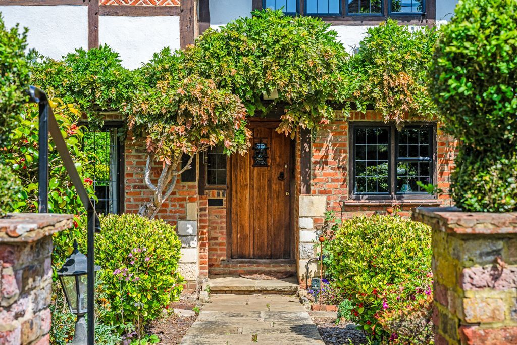 Additional image 2 of 6 bed detached house for salePeter Avenue, Oxted RH8