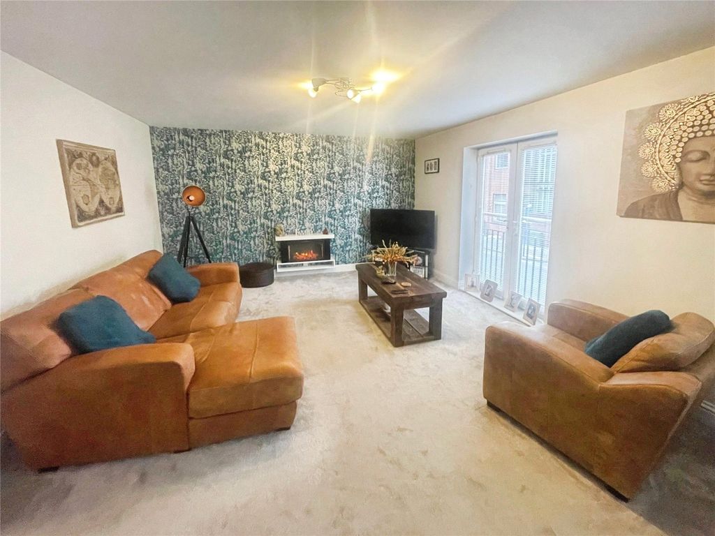 2 bed flat for saleManor Gardens Close, Loughborough, Leicestershire LE11 photo 3