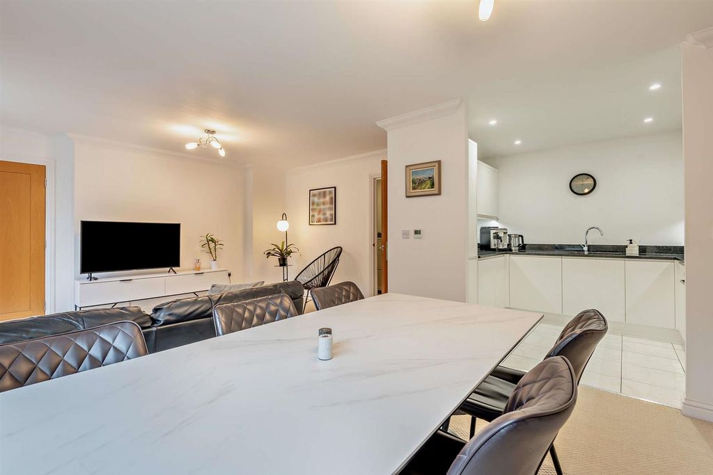 2 bed flat for saleThe Chimes, Bearsted, Maidstone ME14 photo 5