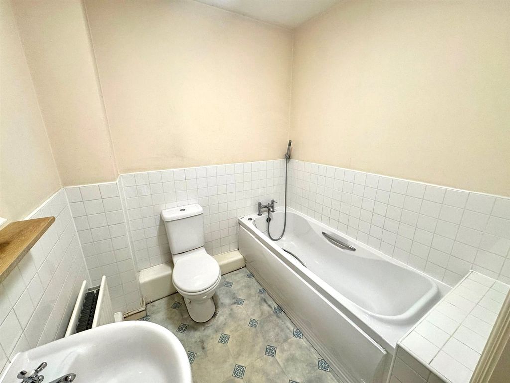 Additional image 10 of 2 bed flat for saleChaloner Grove, Wakefield, West Yorkshire WF1