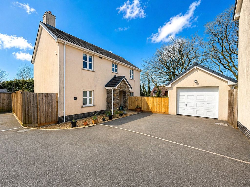 4 bed detached house for saleSunnybank Gardens, Narberth, Pembrokeshire SA67