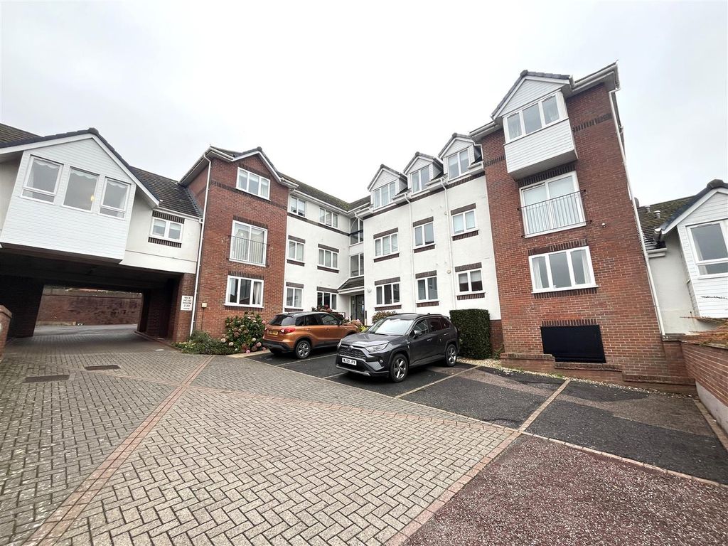 2 bed flat for saleAnning Road, Lyme Regis DT7
