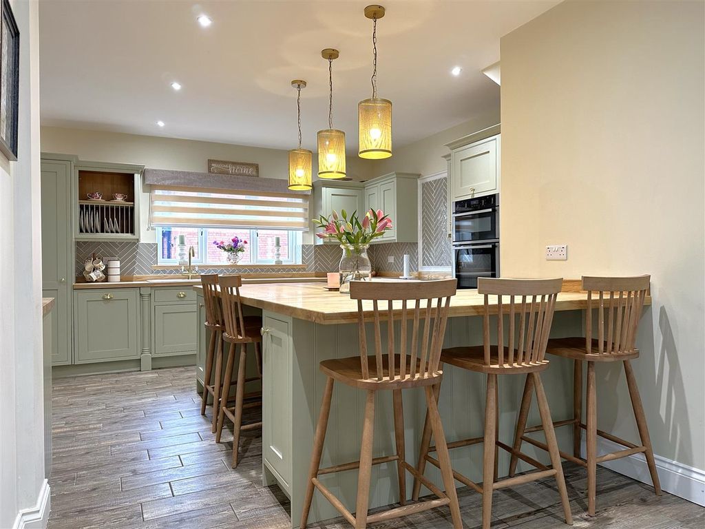Additional image 2 of 5 bed detached house for saleLondon Road, Balderton, Newark NG24