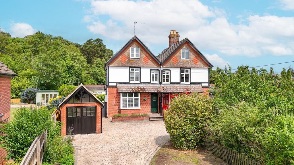 5 bed semi-detached house for salePrinces Crescent, Lyndhurst SO43