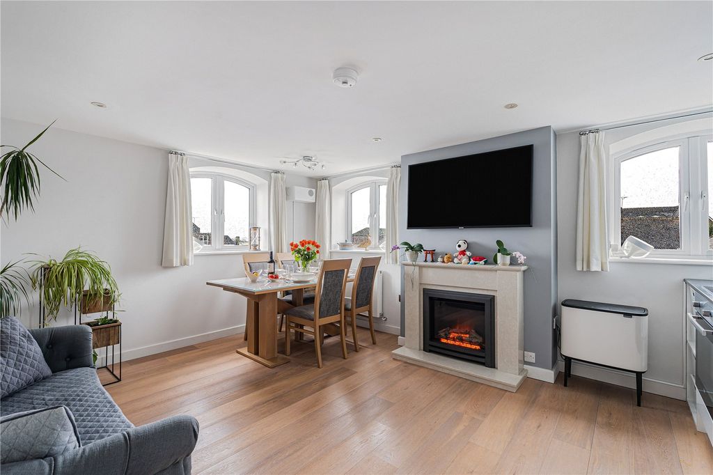 Additional image 3 of 2 bed flat for saleStation Road, Pulborough, West Sussex RH20