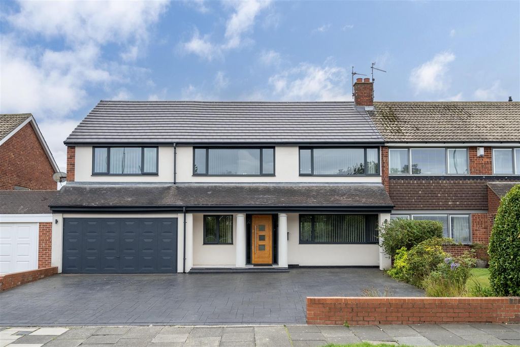 6 bed semi-detached house for saleBeach Road, North Shields NE30