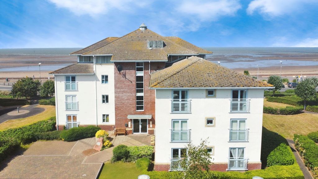 2 bed flat for saleHalyard Place, Trinity Way, Minehead TA24