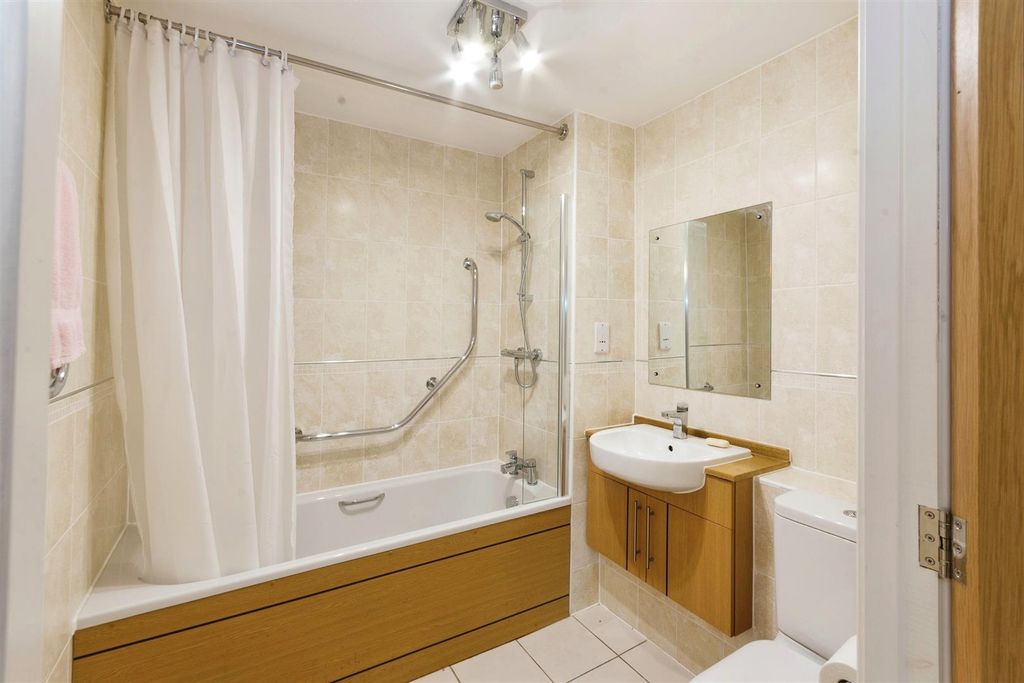 Additional image 12 of 2 bed flat for sale8 Westonia Court, 582-592 Wellingborough Road, Northampton NN3