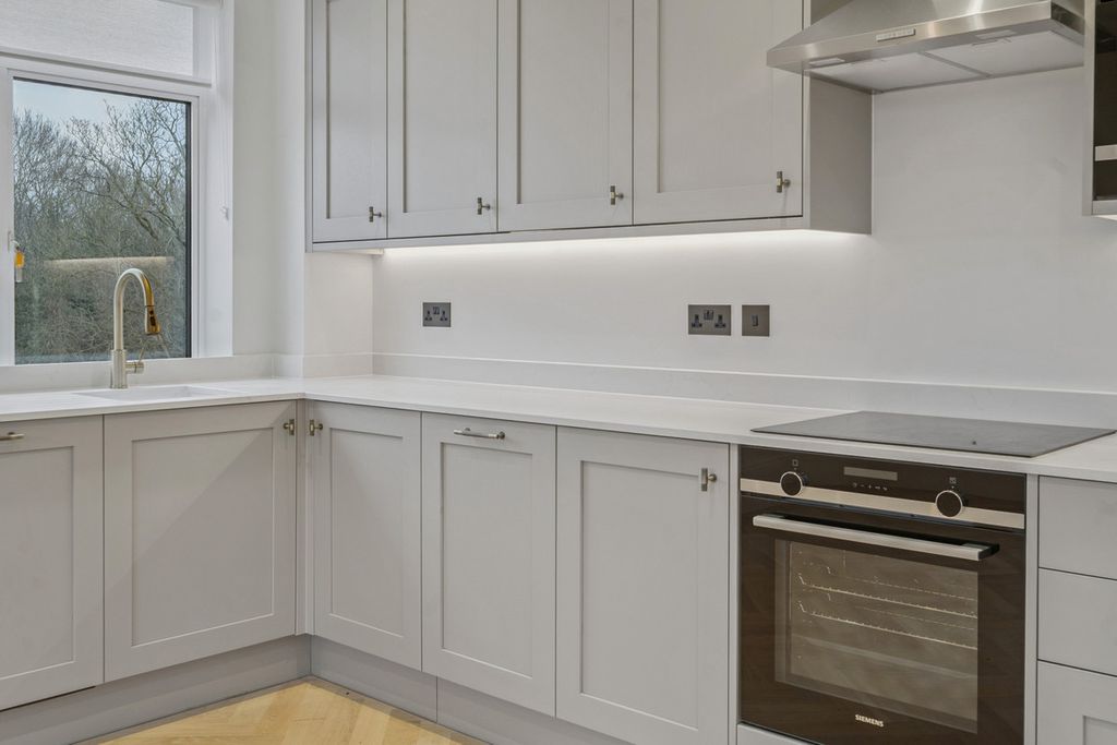 Additional image 6 of 2 bed flat for saleWesthorpe Park, Marlow SL7