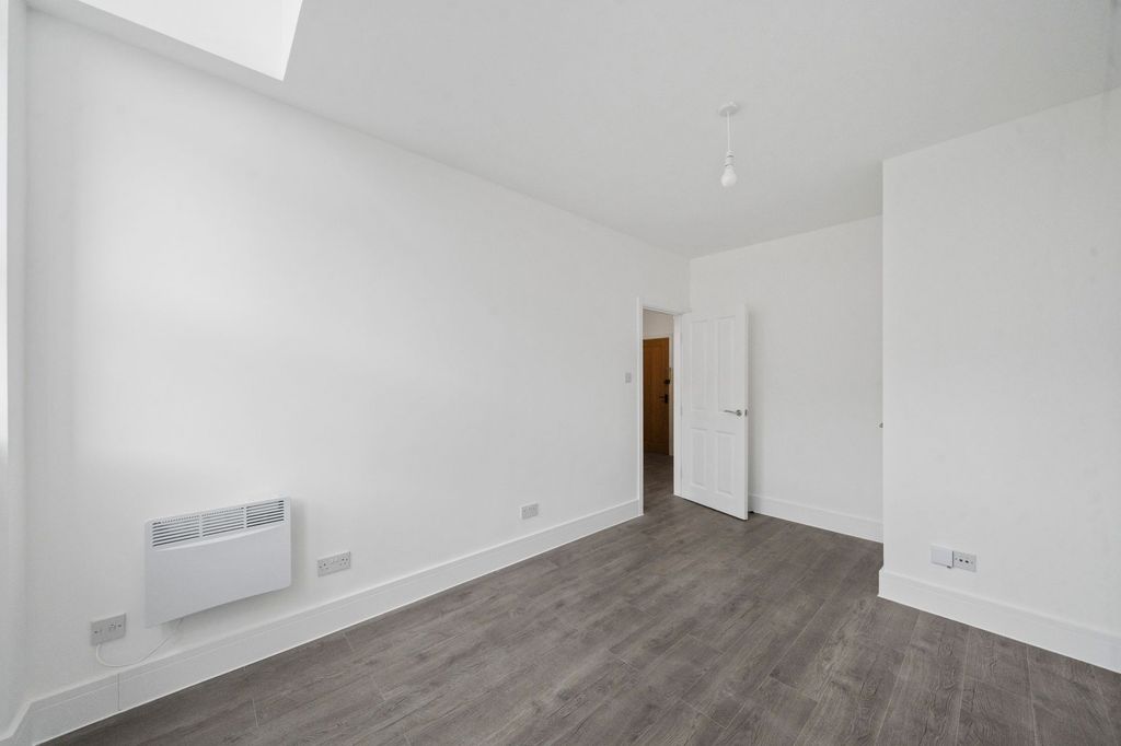 1 bed flat for saleRailway Road, Leigh WN7 photo 4