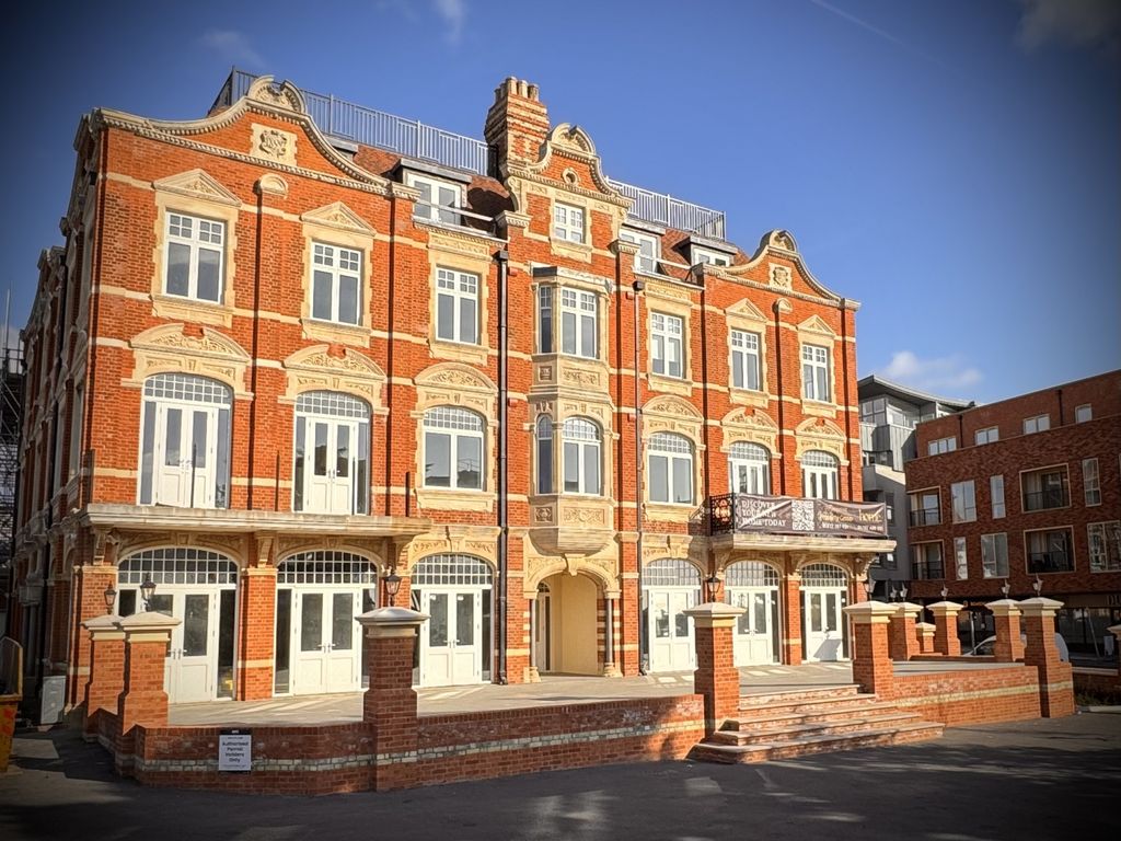 2 bed flat for saleThe Grand Apartments, Leigh-On-Sea SS9