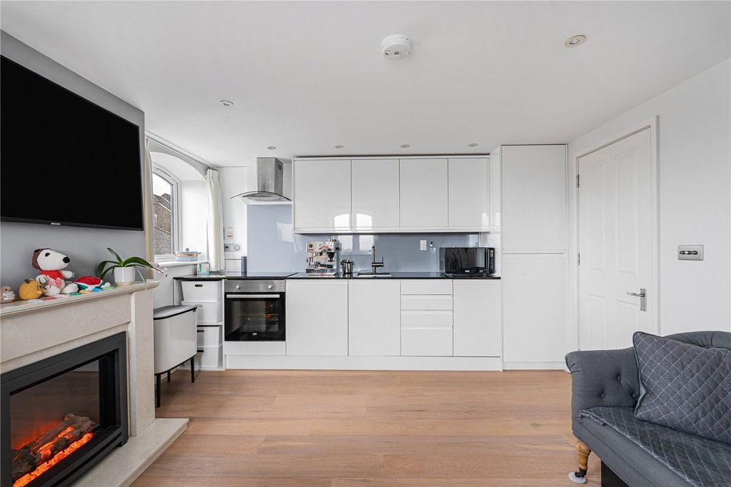 Additional image 9 of 2 bed flat for saleStation Road, Pulborough, West Sussex RH20