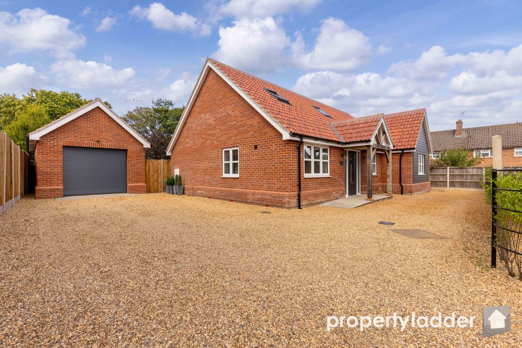3 bed chalet for saleHappisburgh Road, North Walsham NR28