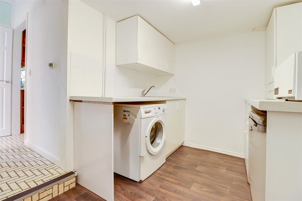Additional image 13 of 5 bed detached house for saleWoodside, Leigh-On-Sea SS9