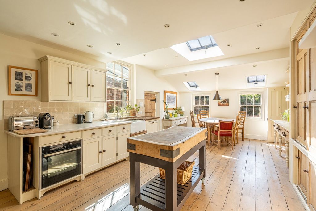 5 bed town house for saleCross Hayes, Malmesbury SN16 photo 2