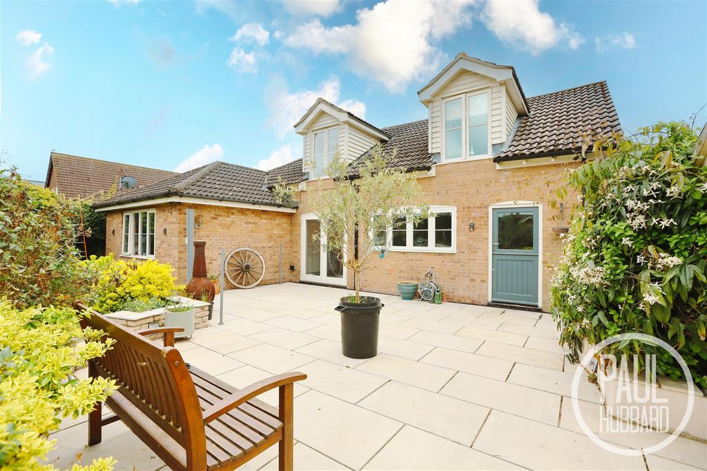 5 bed detached house for saleRomany Road, Oulton Broad NR32