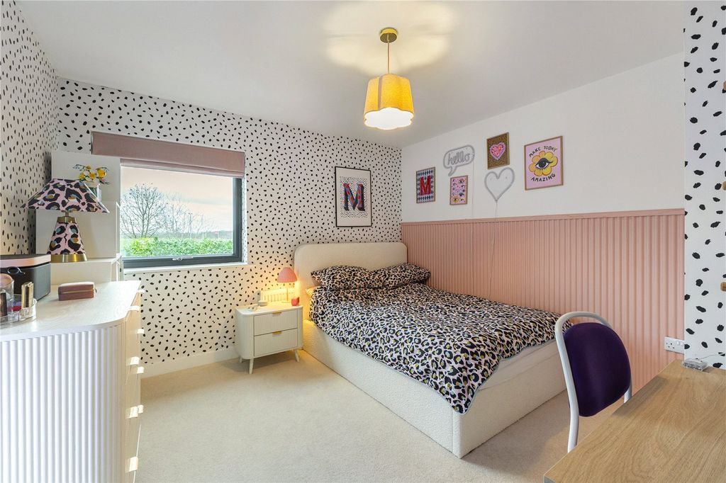 Additional image 21 of 5 bed detached house for saleHeather Gardens, Newbury, Berkshire RG14