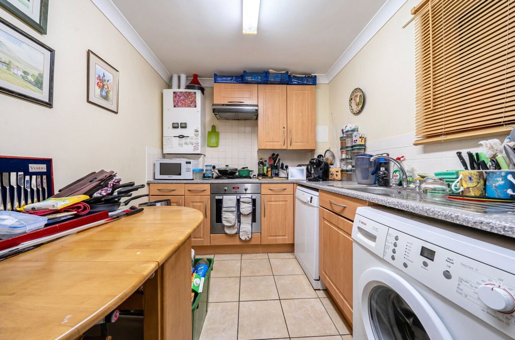 Additional image 4 of 2 bed flat for saleThurlow Grange, Newbury, Berkshire RG14
