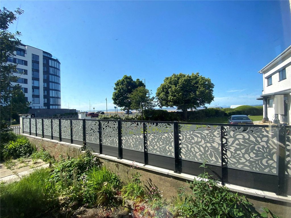 2 bed flat for saleBroadway, Morecambe LA4 photo 2