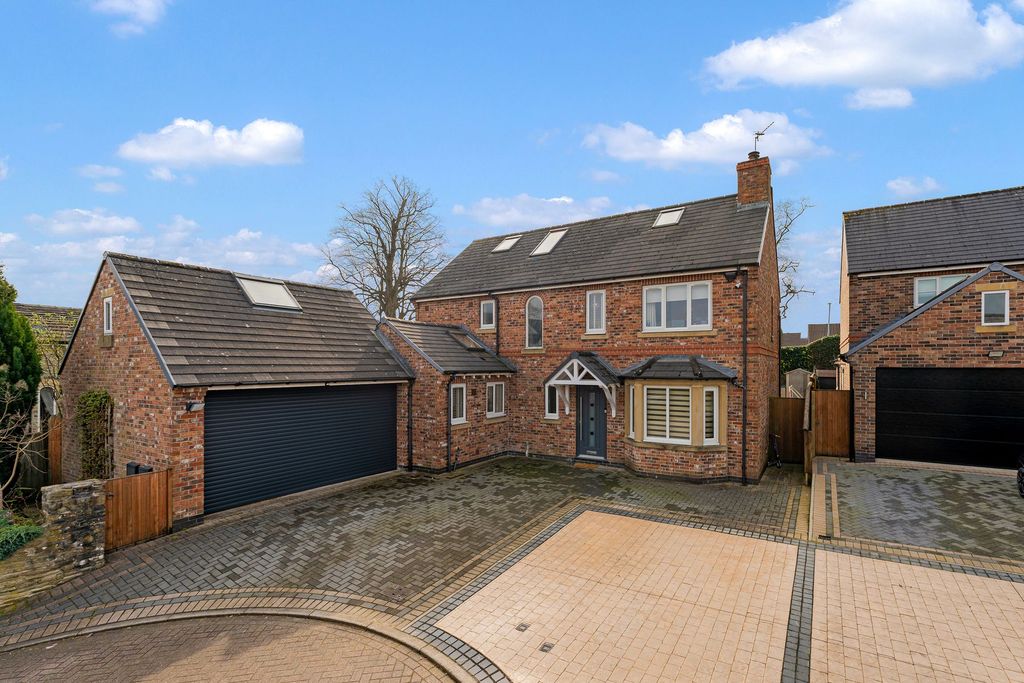 5 bed detached house for saleBell Farm Court, Macclesfield SK10