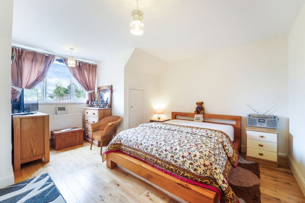Additional image 22 of 4 bed semi-detached house for salePollard Road, Morden SM4