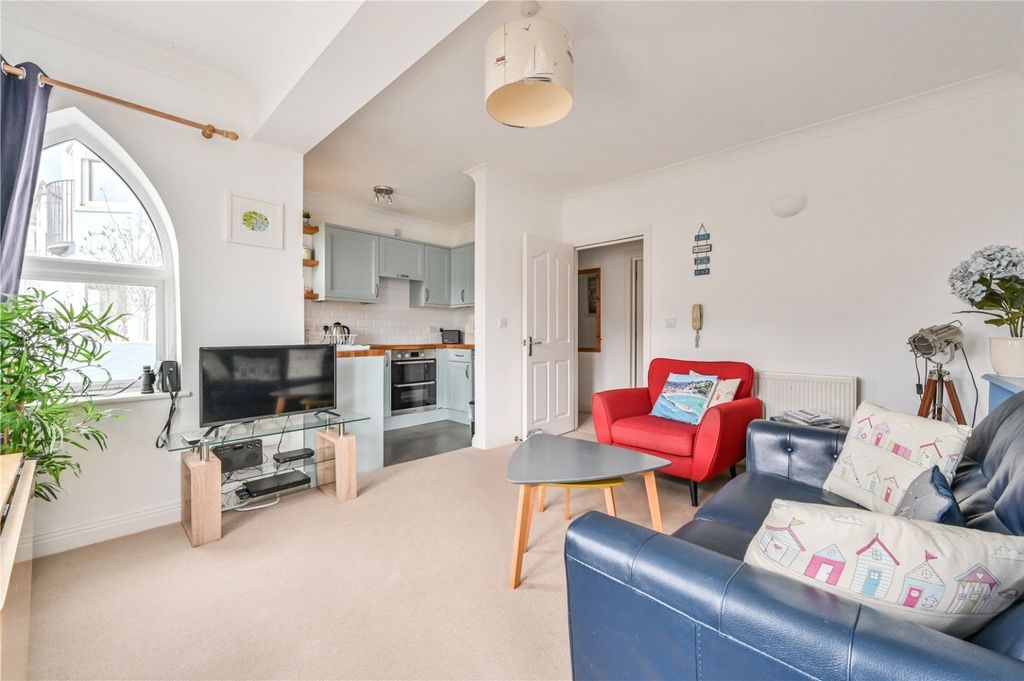 2 bed flat for saleHannafore Lane, Looe, Cornwall PL13 photo 3