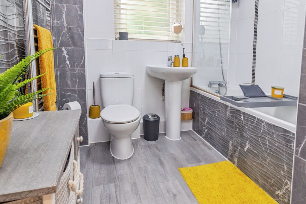 Additional image 8 of 2 bed flat for saleAddenbrookes Road, Newport Pagnell MK16