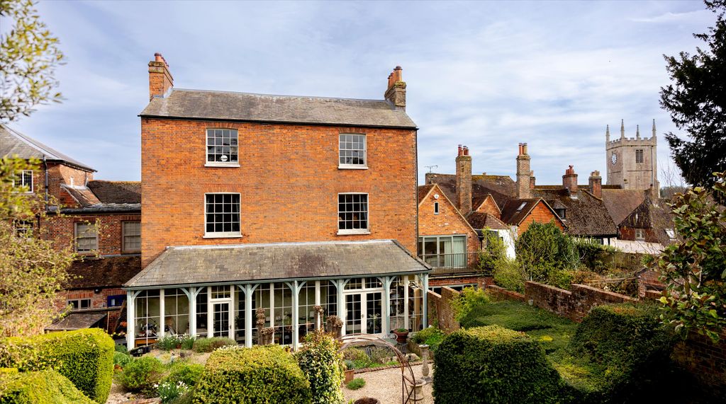 5 bed town house for saleSilverless Street, Marlborough SN8
