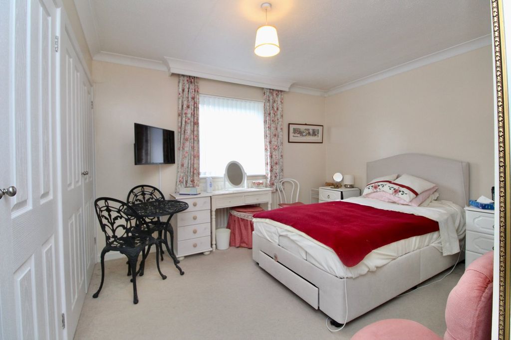 Additional image 6 of 2 bed flat for saleBelmore Lane, Lymington SO41