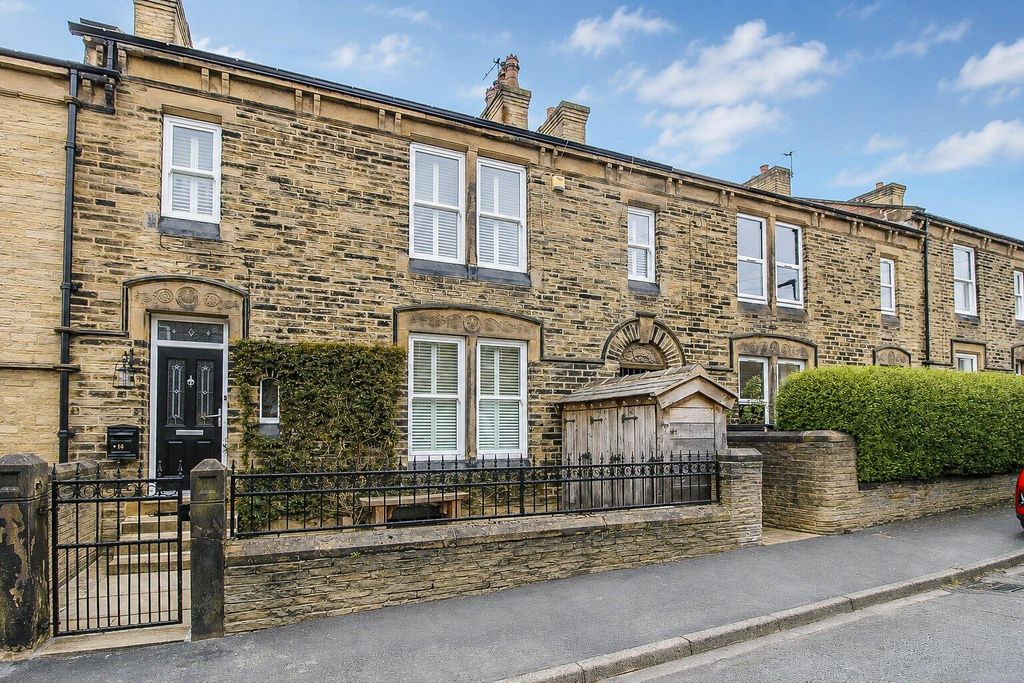 3 bed terraced house for saleCross Ryecroft Street, Ossett WF5