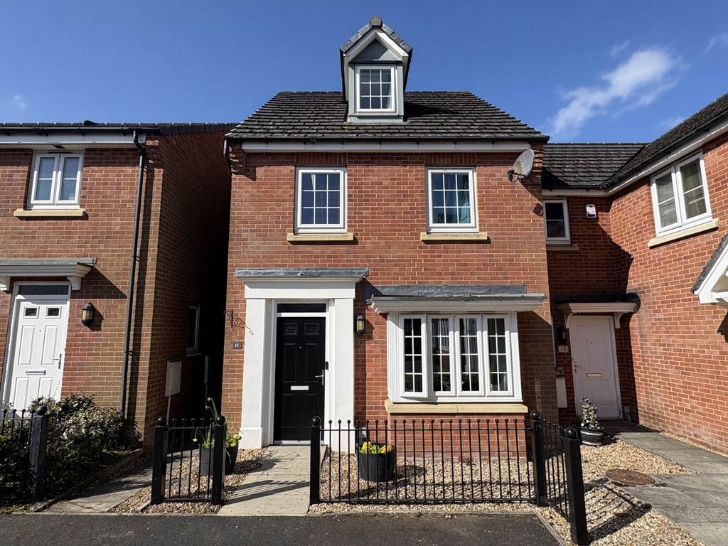 3 bed semi-detached house for saleThe Fairways, Royton OL2
